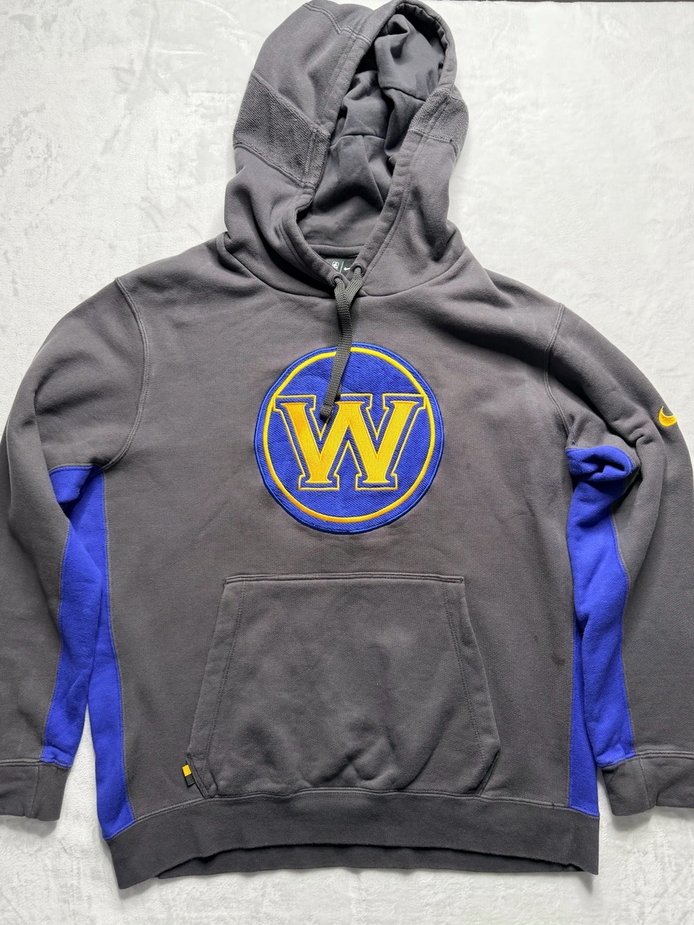 NIKE NBA Vintage Gray Hoodie with Blue Panels and Yellow 'W' Warriors Patch